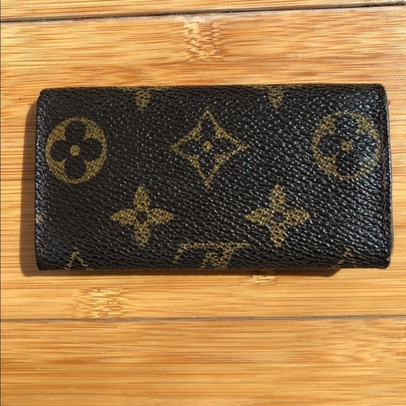 💕SOLD💕Louis Vuitton 4 Key Holder - Picture 2 of 8
